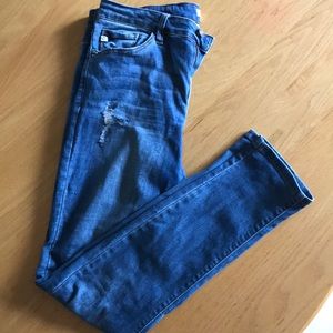 Distressed skinny jeans